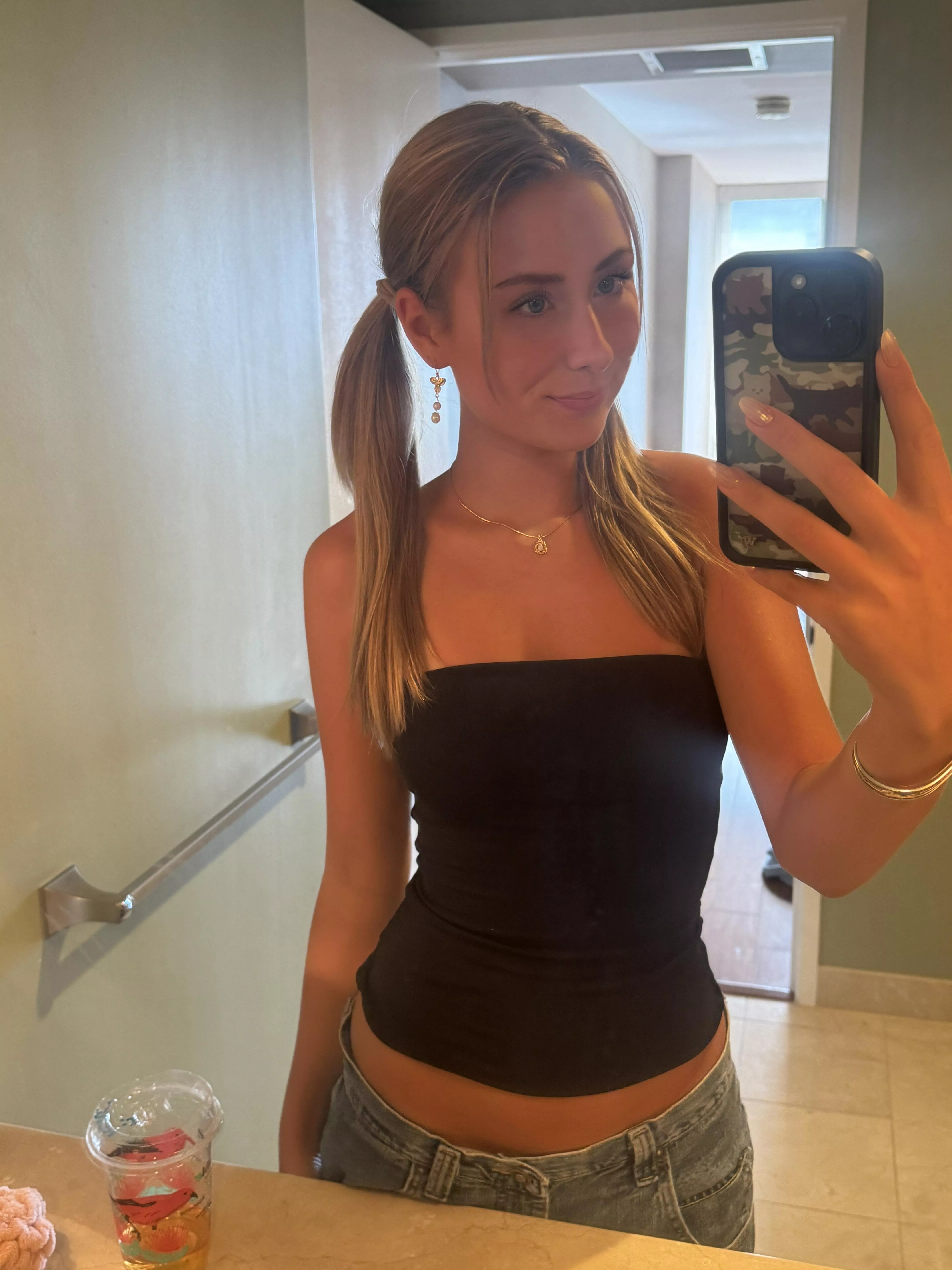 Should I wear shorter croptops?