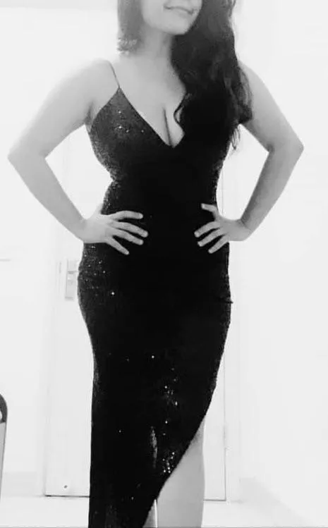 This tight dress was definitely a hit at the party ❤️