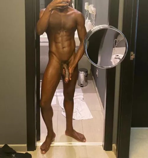 What’s the first thing you do after checking into a hotel? I always take a bathroom pic