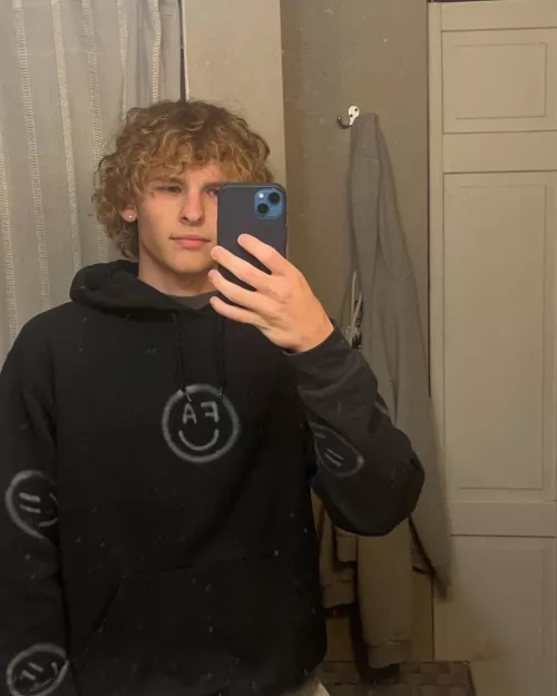 Who trying to watch their favorite A24 movie with me👀