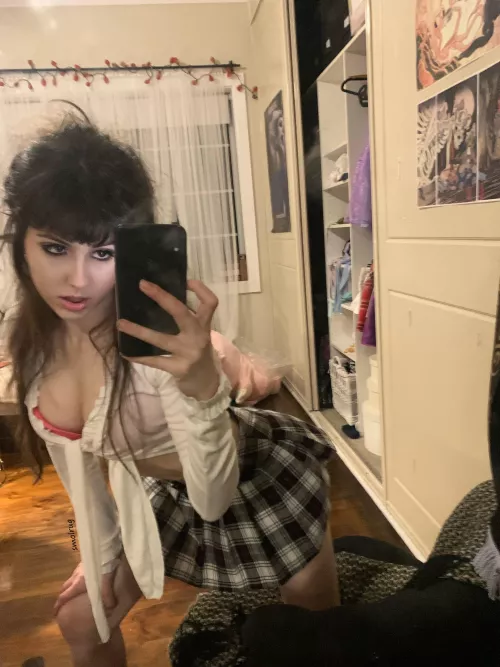 who wants to spank me (no panties)