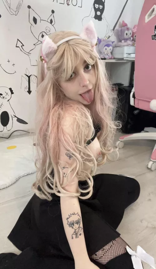 Would you let a goth girl explain One Piece lore to you be[f]ore fucking?