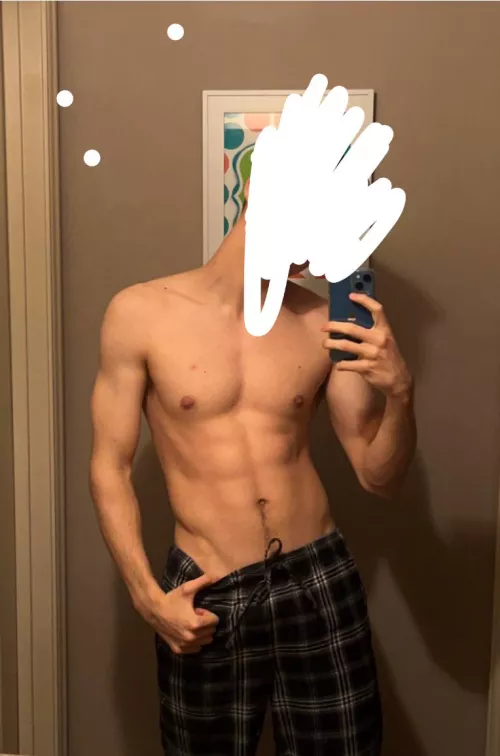 19 m jock with a bubble butt. Any doms wanna use and degrade me? Snap: anonjock8