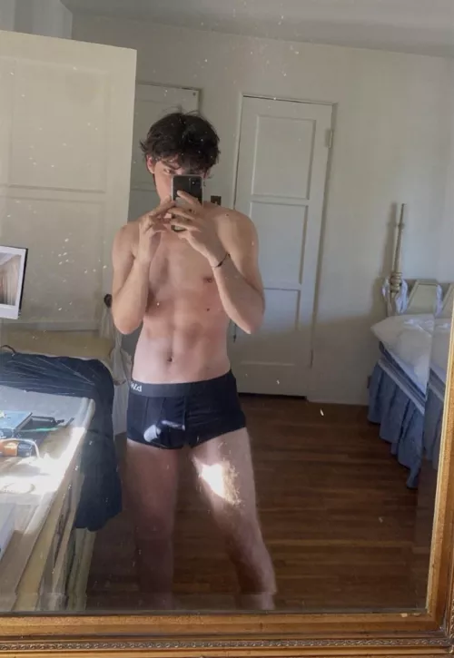 (20) hmu if you’re around my age and have a face pic.