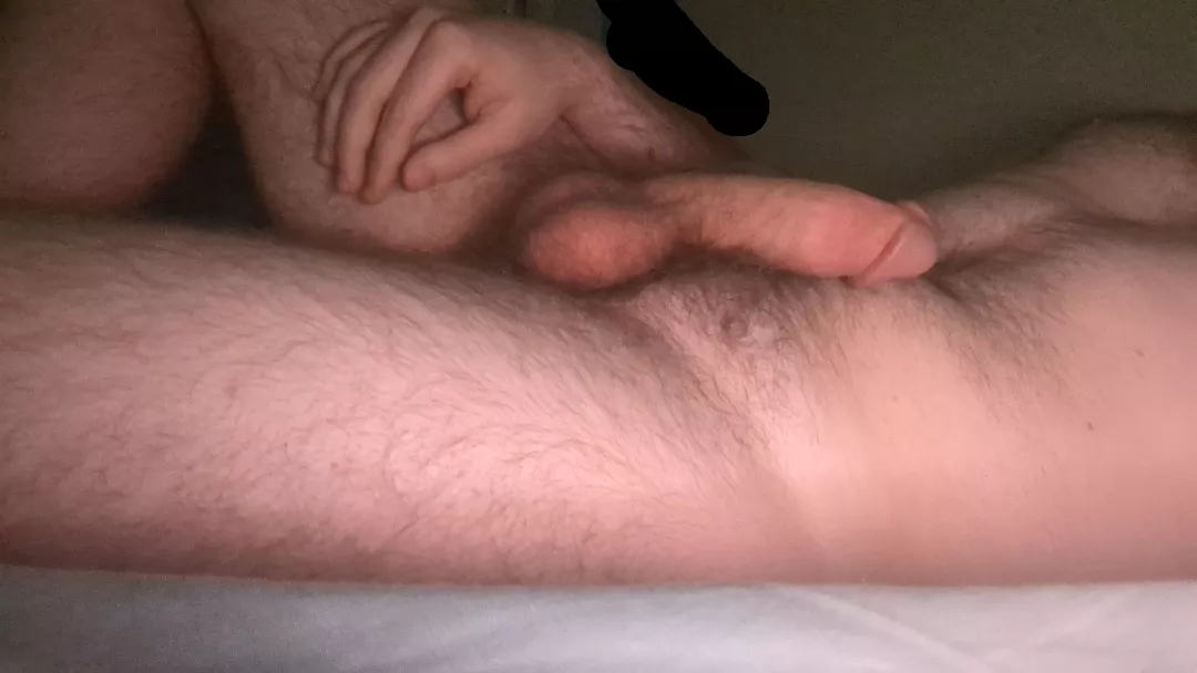 28 m looking for skinny/slim/fit younger++ (18+ only) snap: alexg202404