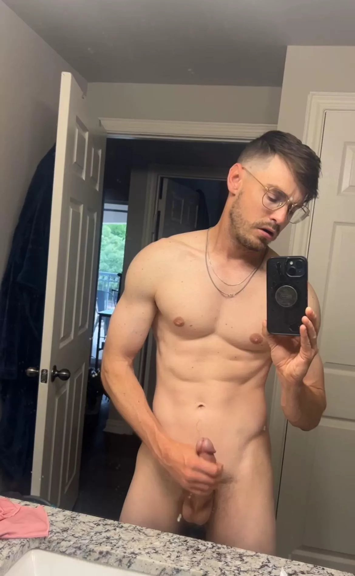 35M4F Someone willing to give me a hand? 😏