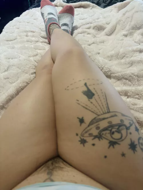 Cum lay next to me 