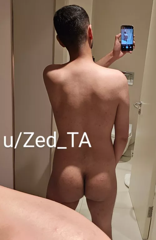 Curious, do I have a cute butt? 