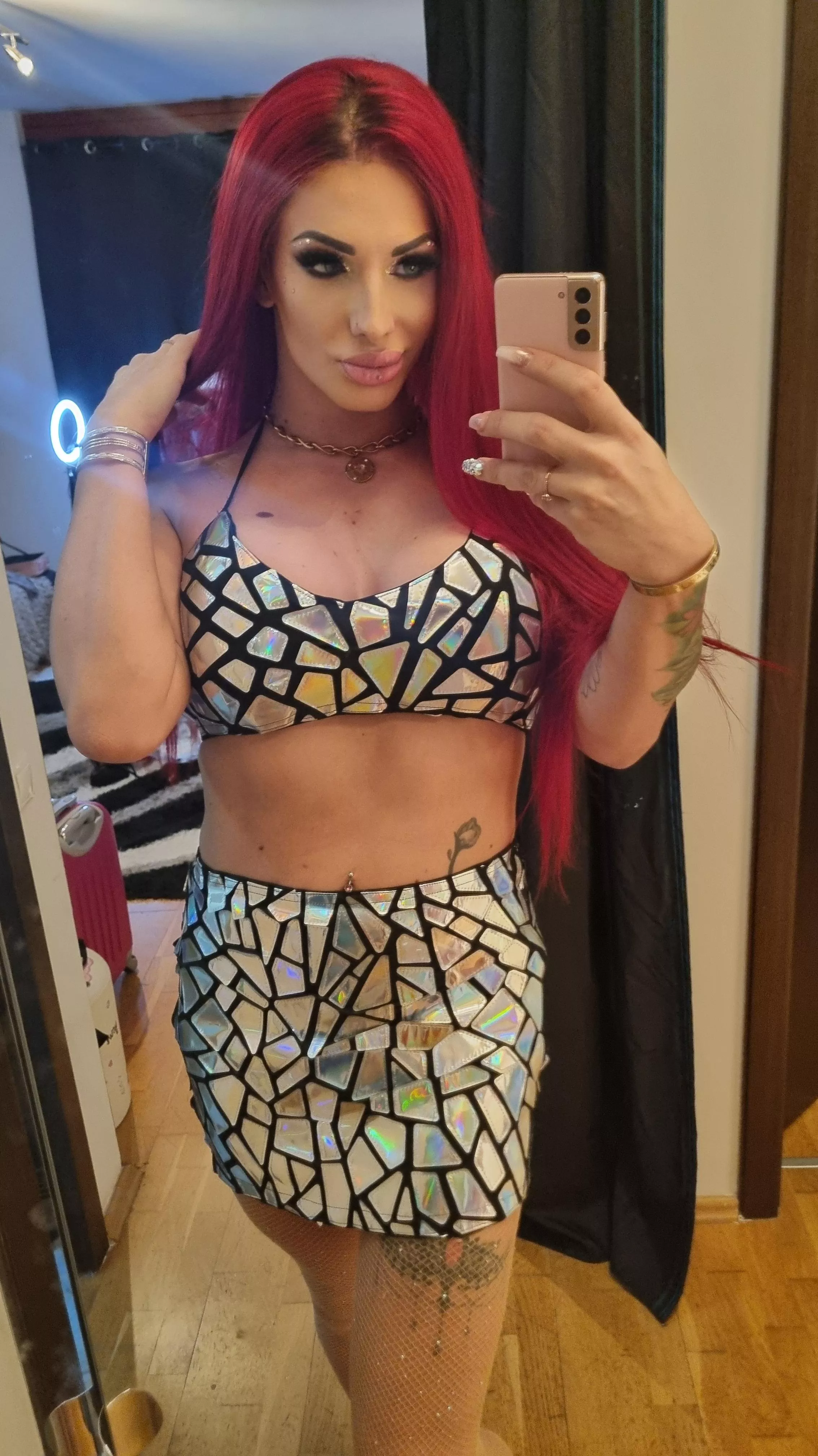 Do i look hot af to you?