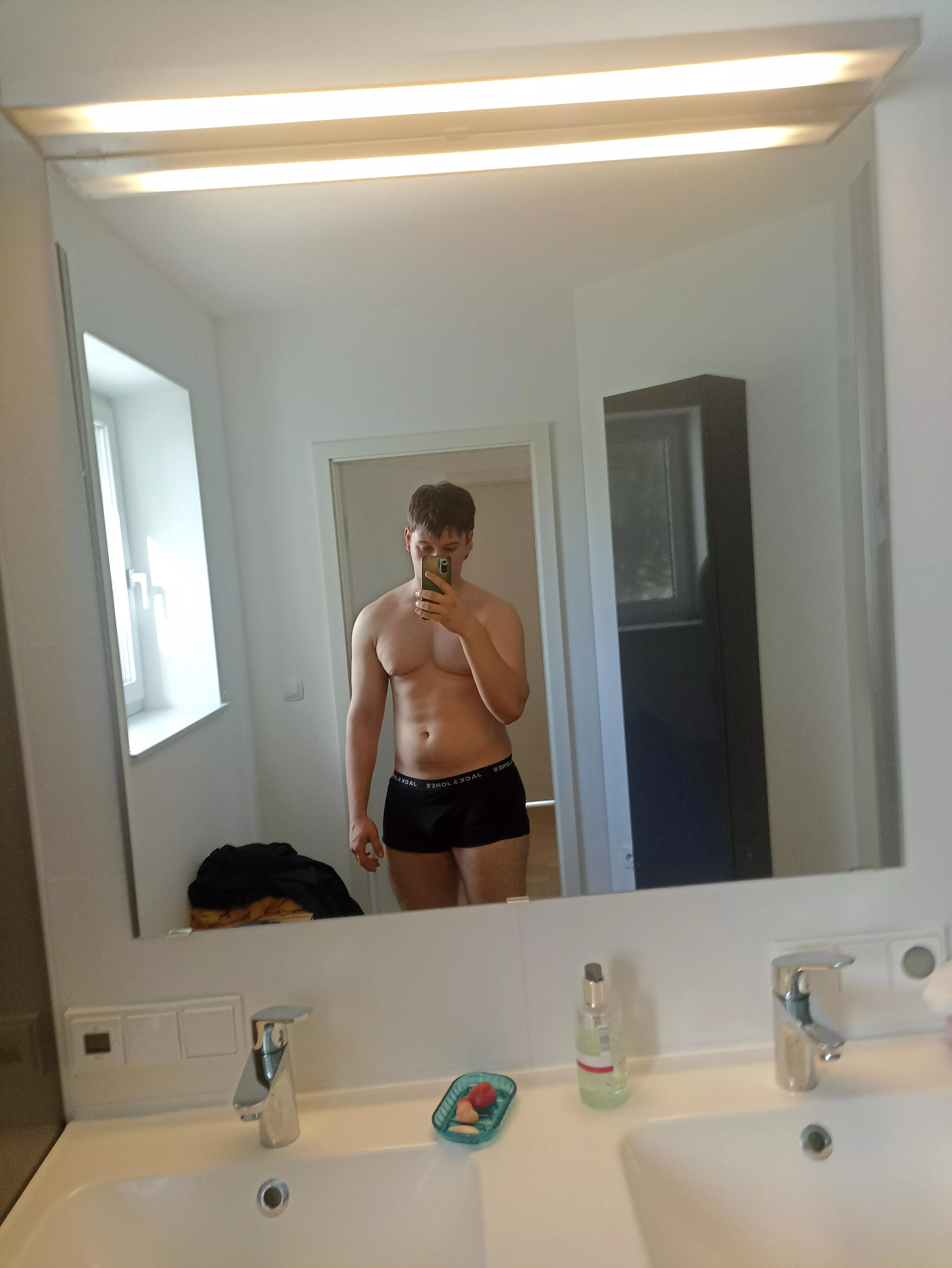 Do women like their guys young and fit?