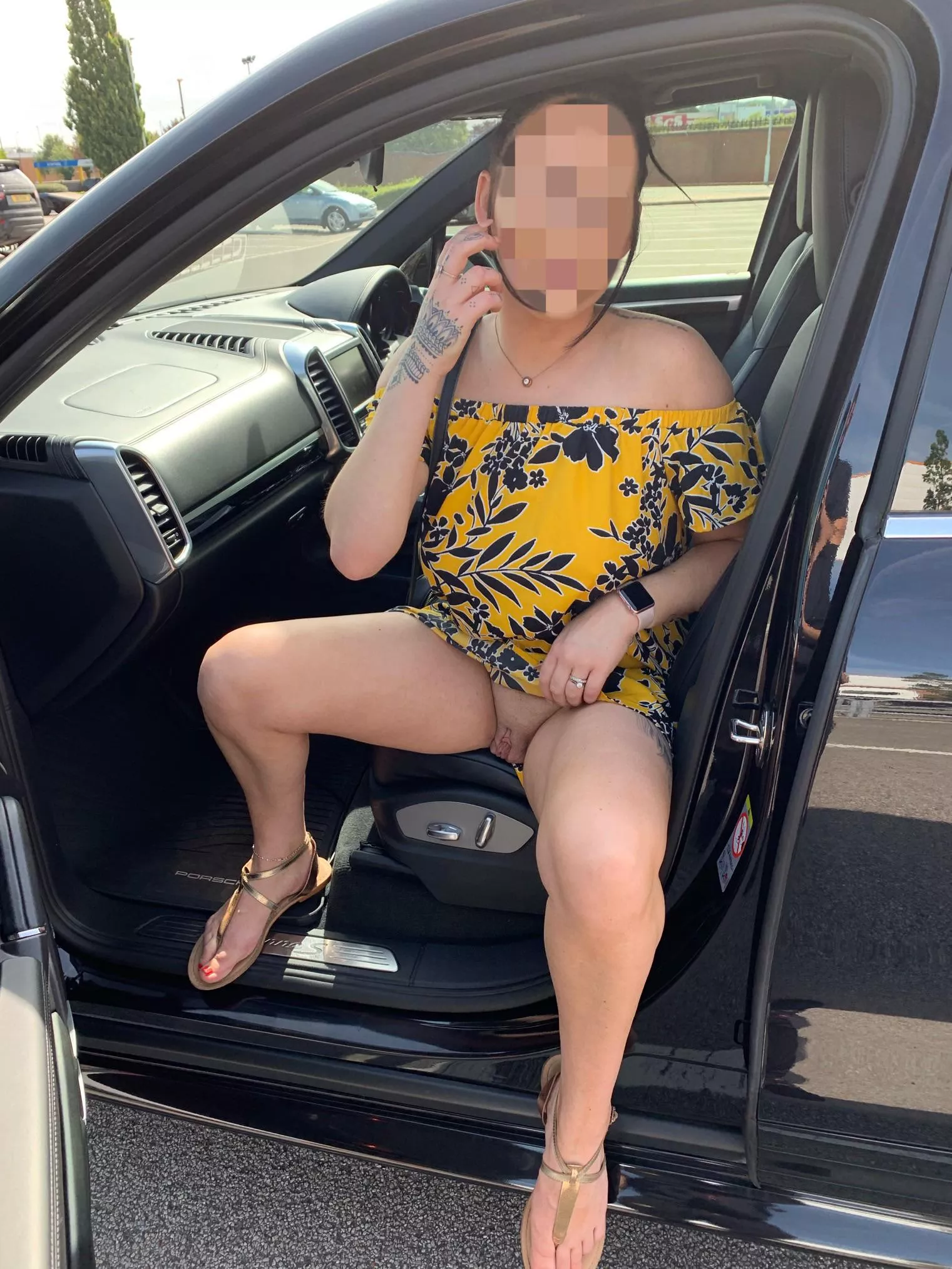 Do you like my new dress? 🖤