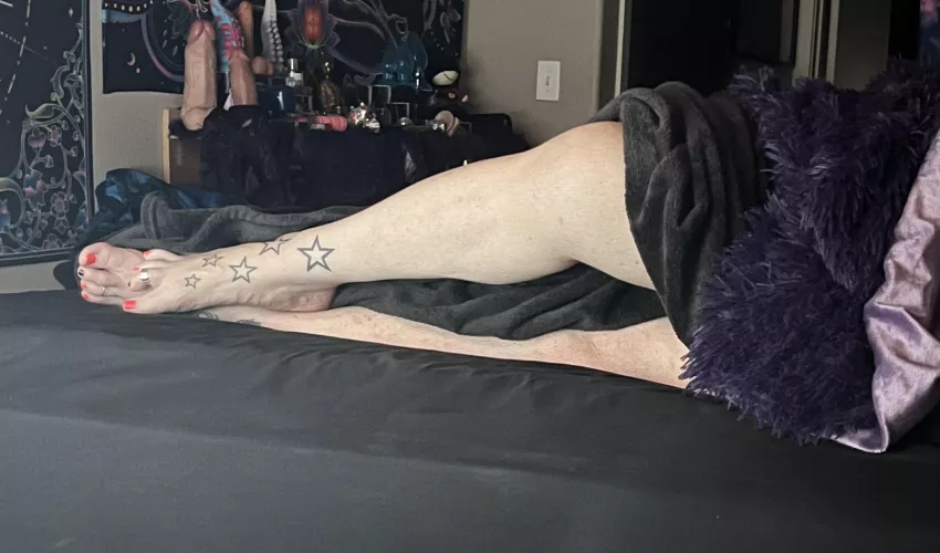 Feeling a little froggy in my bed.