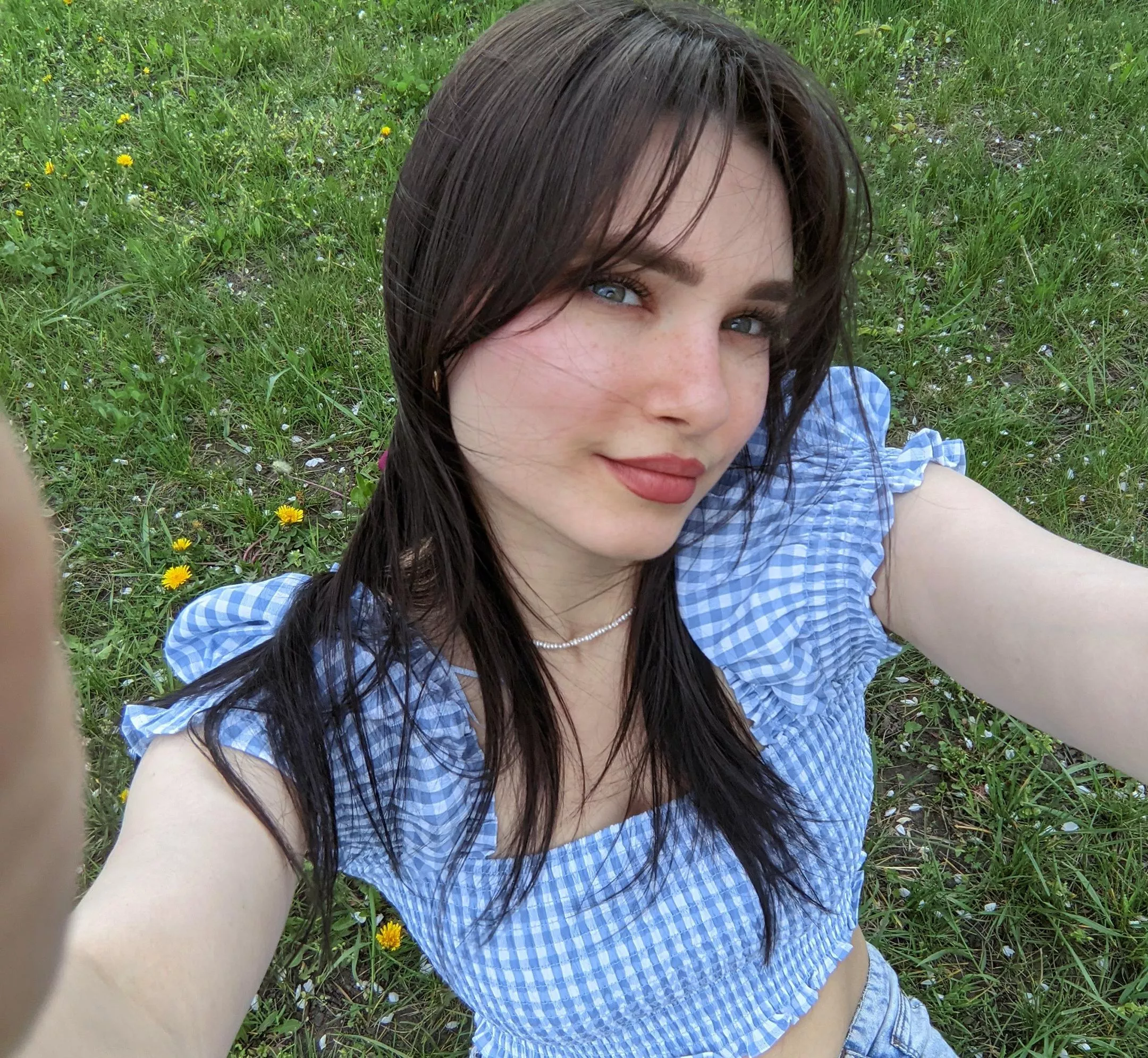 Feeling cute in this top.oc