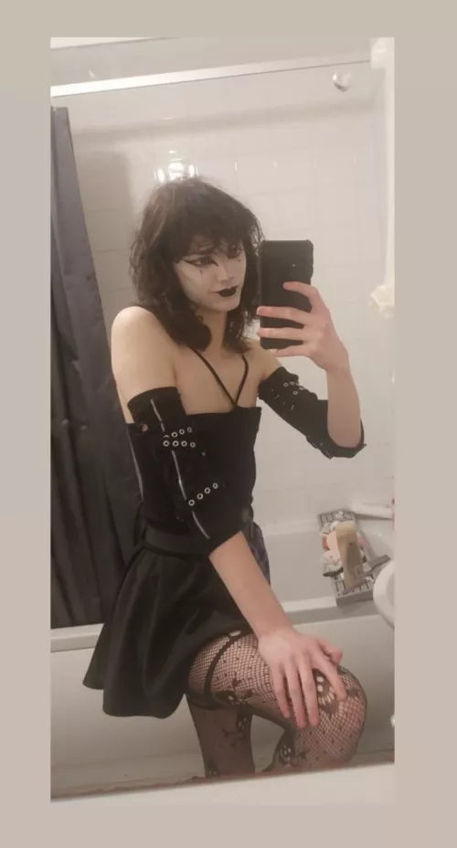 Goth fem anyone??