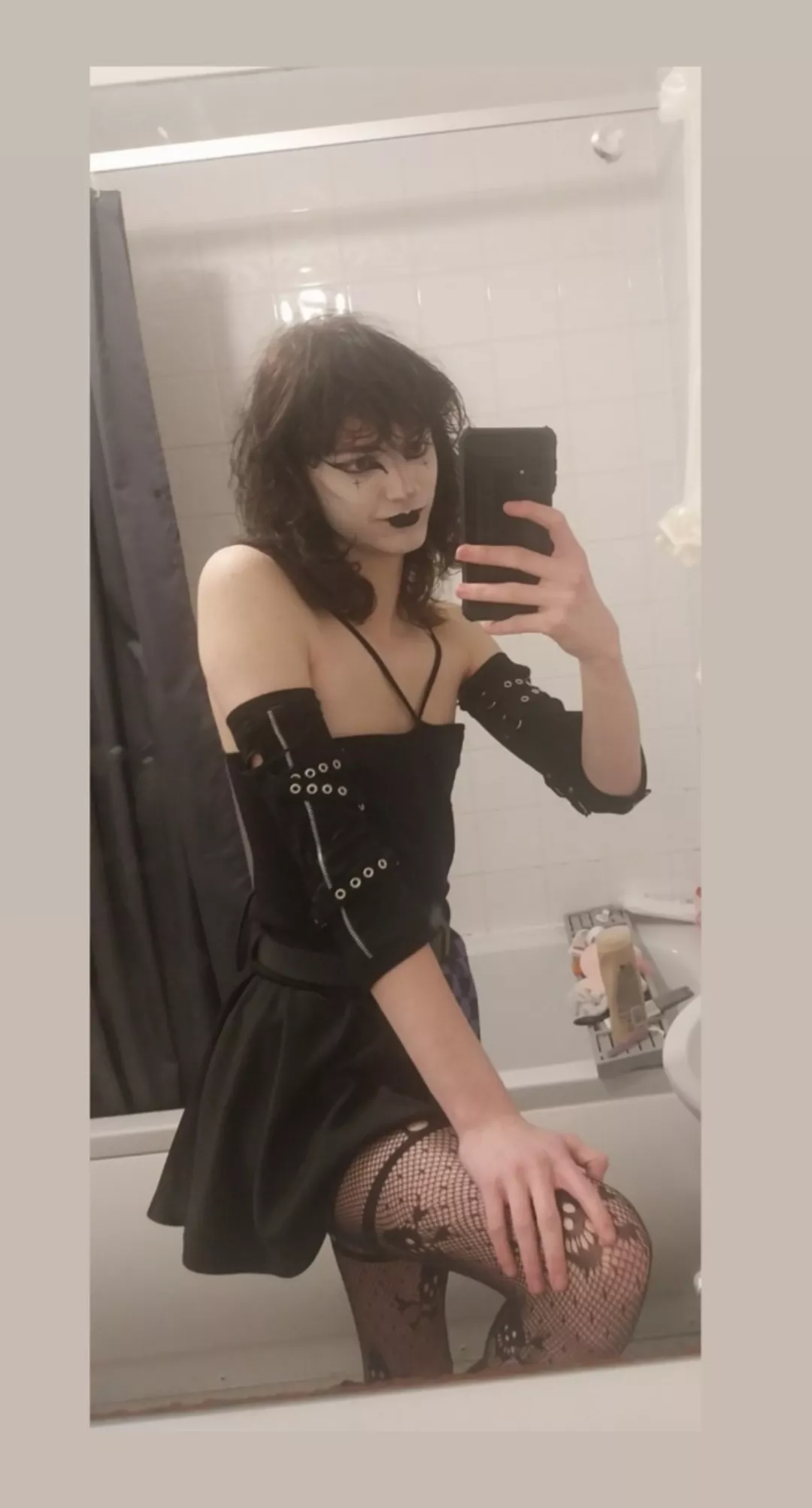 Goth fem anyone??