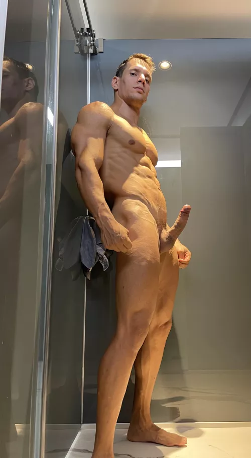 Hey bro come join me in the gym lockers room 😈 (30)