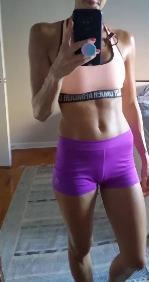 Hey, no BS title. I love to fuck and am always ready. I stay fit to keep your cock hard. 