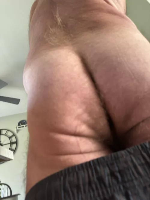 I feel I neglect my ass with no pics! So here go!!