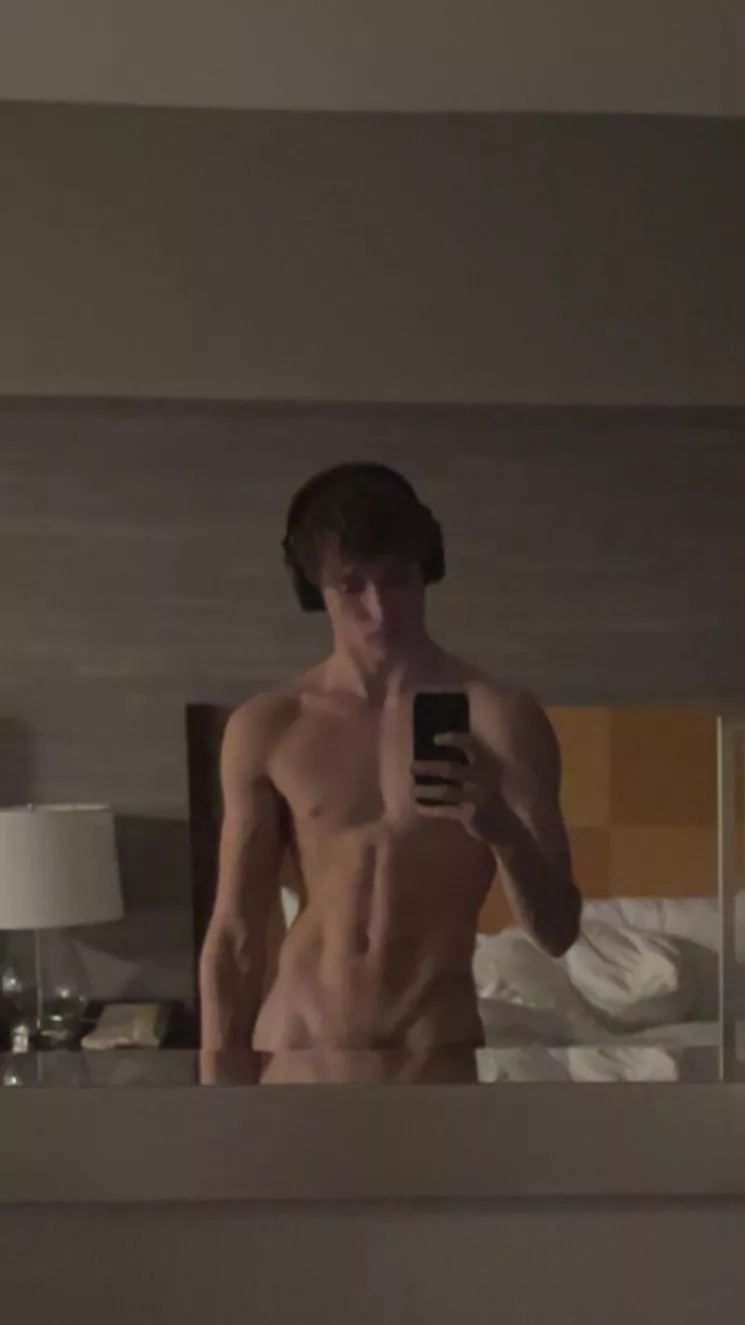 I have this hotel room all to myself 😵‍💫 idk what to do with myself