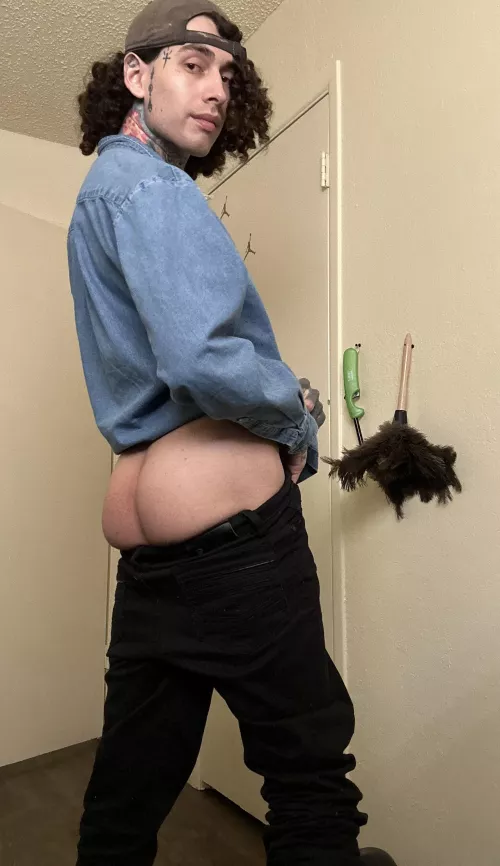 I love for my ass to be played with