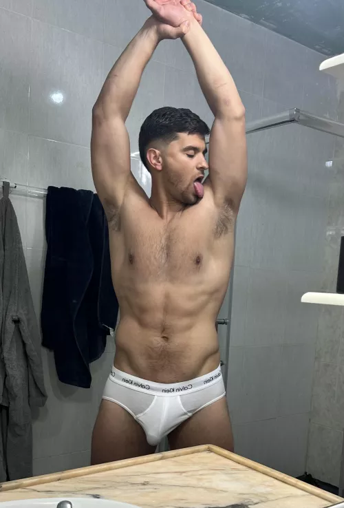 I love lick my pits myself but I prefer you to lick me whole👅🫦