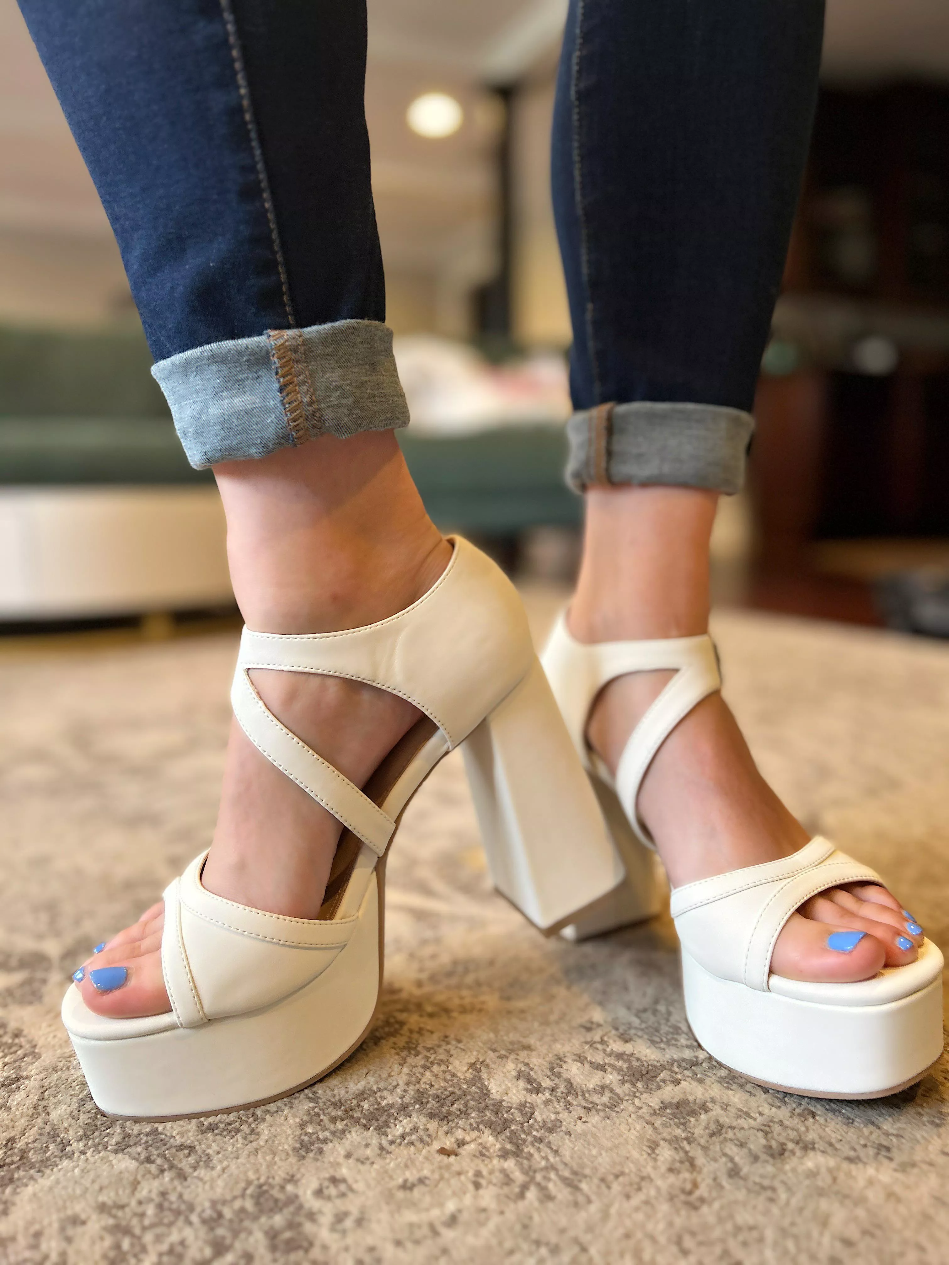 I’m already so tall but I just can’t resist these platforms 