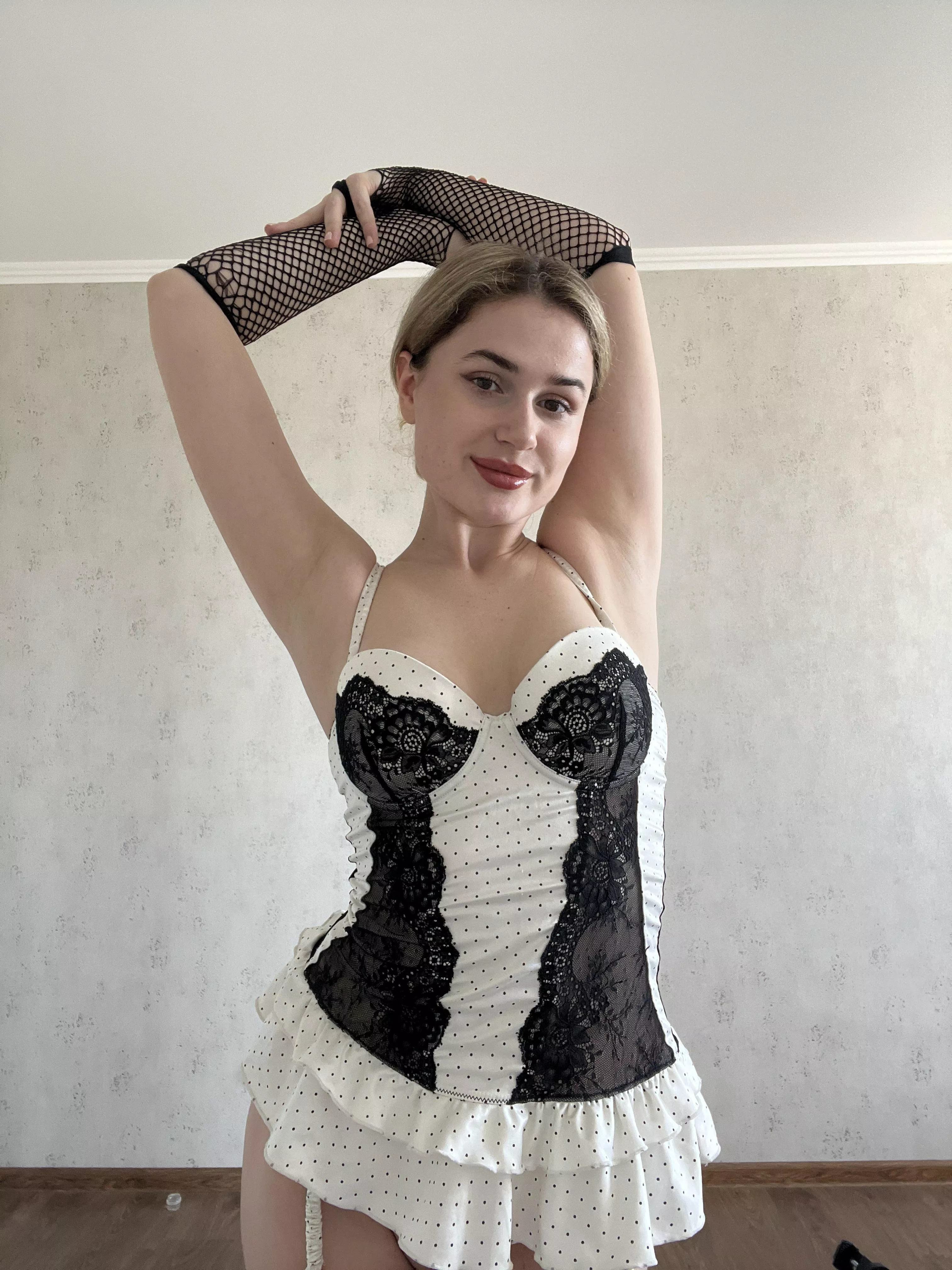 I’m curious which do guys prefer, a bit sweaty or fresh armpits?