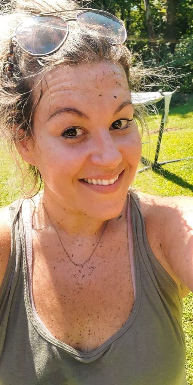 I'm the wife who helps with the work and helps you feel even better in the bedroom 