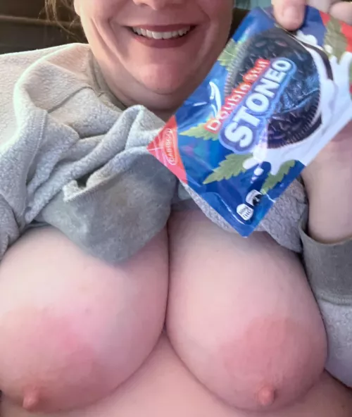 Let’s get this party started, stoners!!🎉🥳🎉 (F)