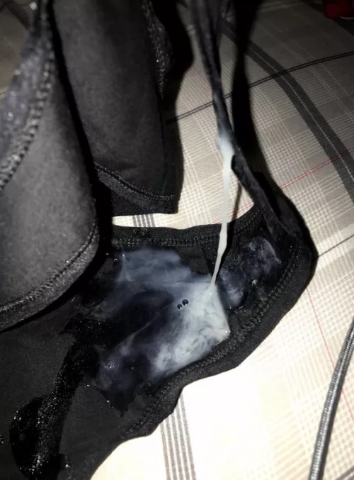Love cumming in her dirty panties