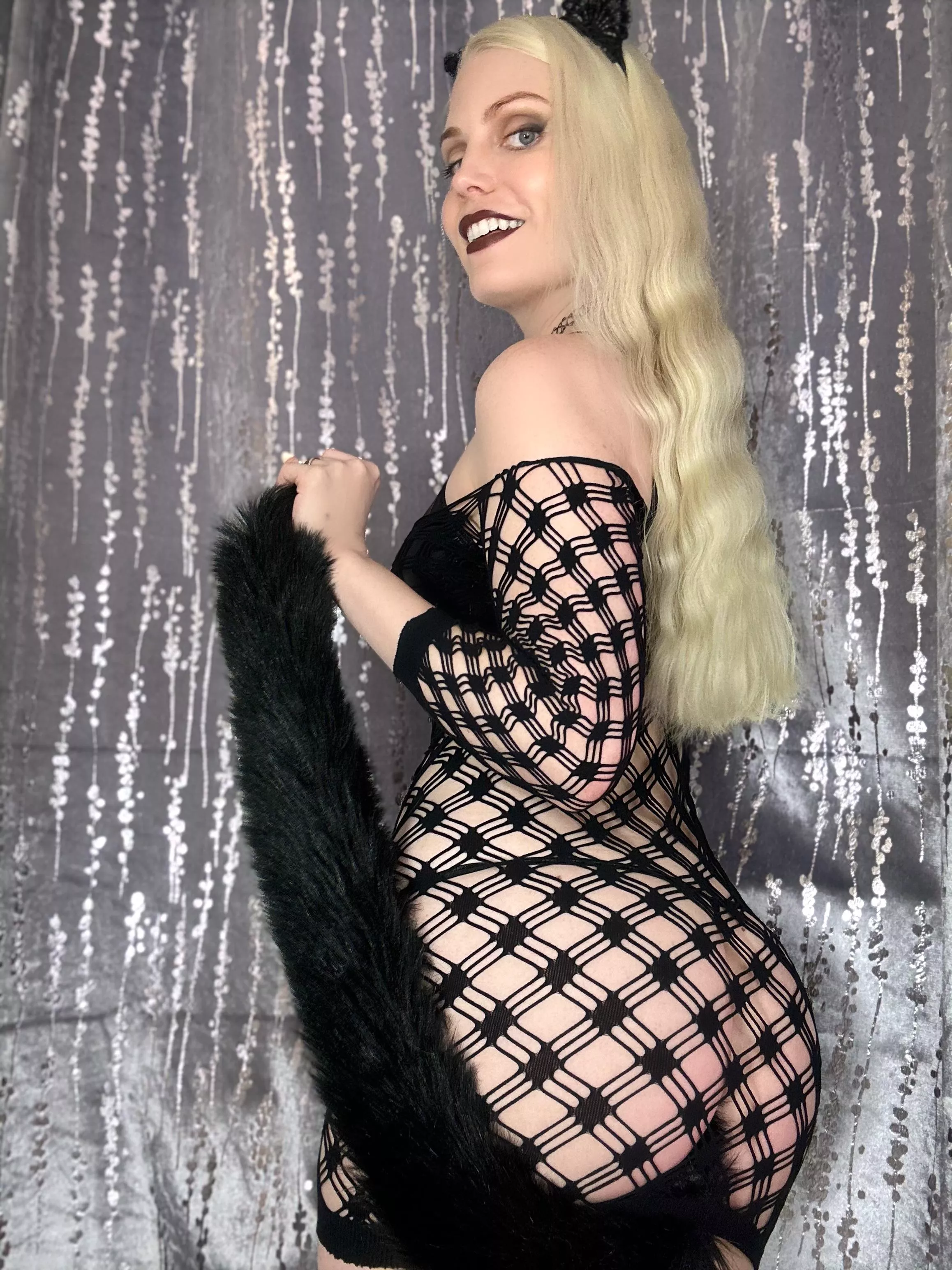 Love my long black tail 