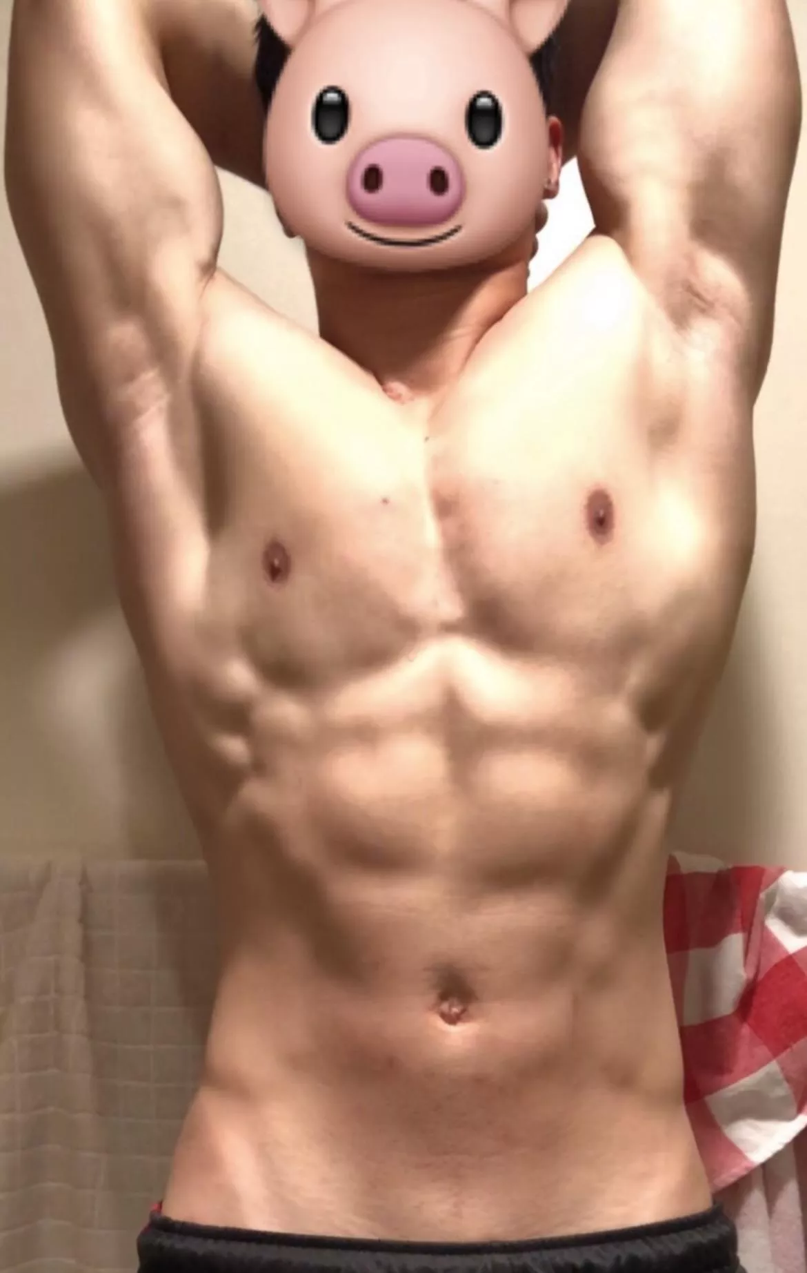 Need my armpits licked and abs massaged 😊