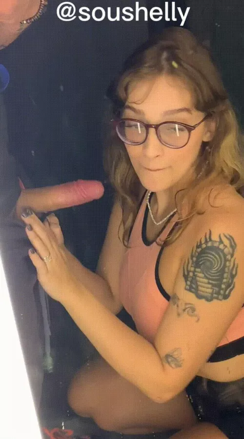 nice blowjob on the store's changing table!😏😏