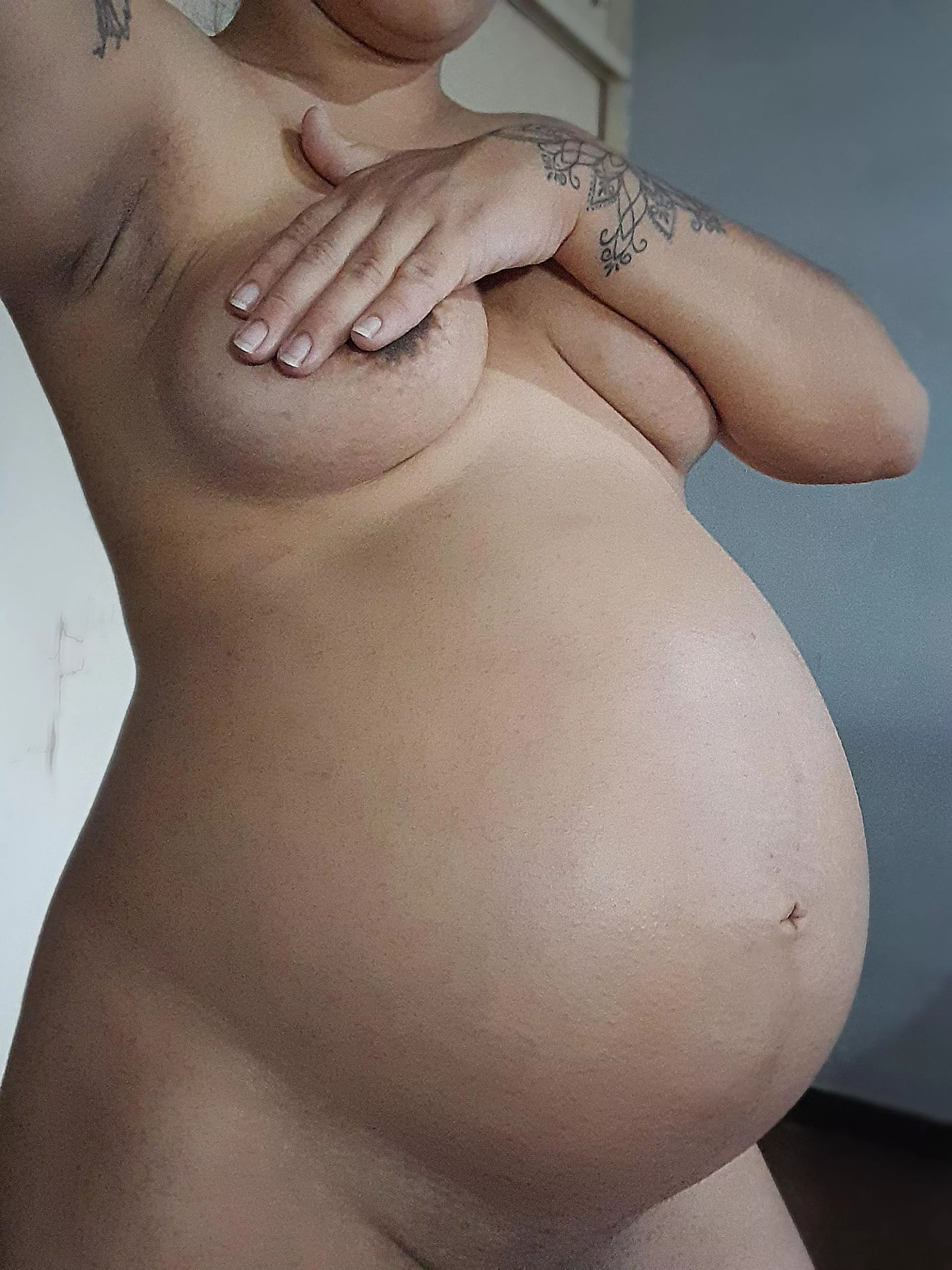 Say yes mommy if you want to fuck me with this seven month belly