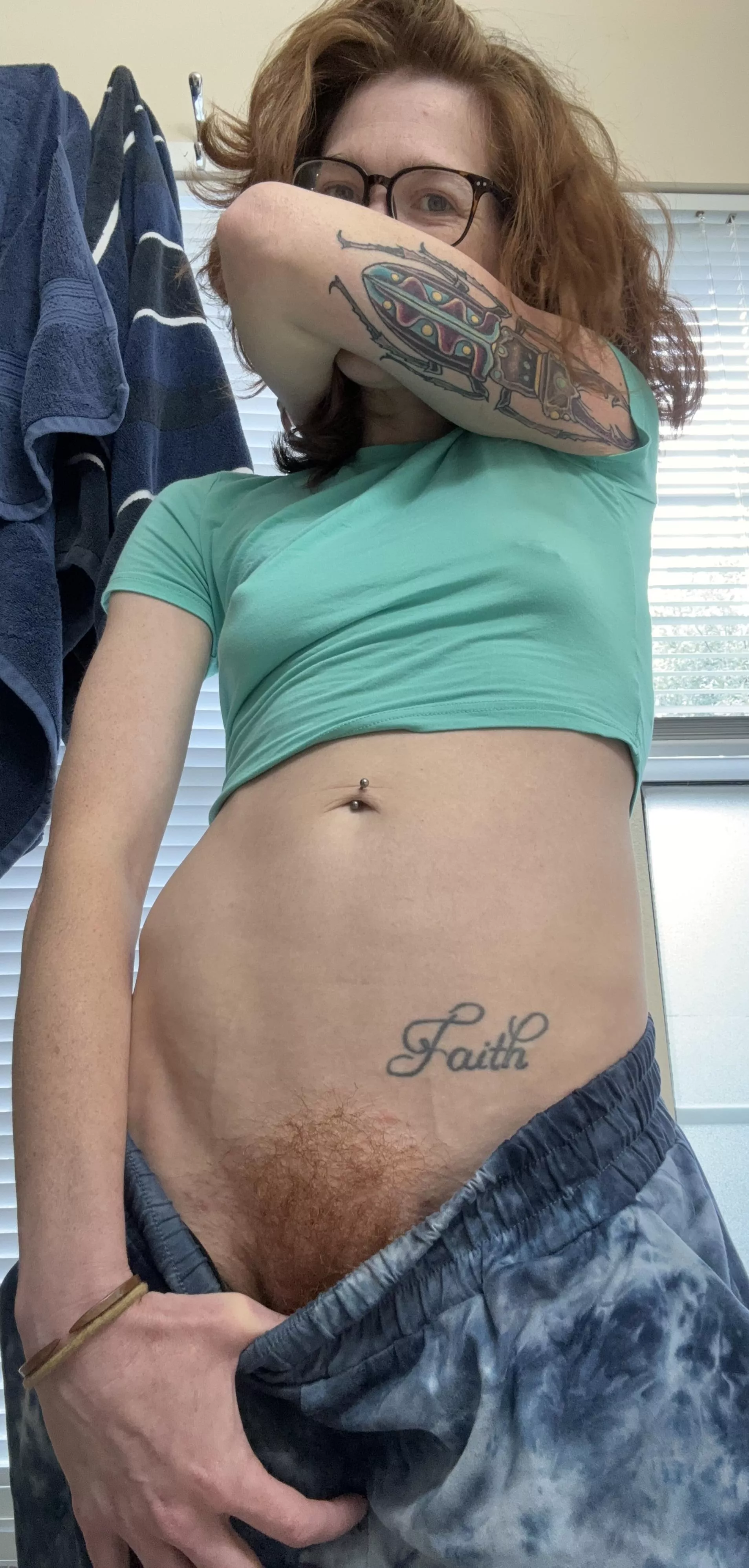 some sexy hair down there 😏