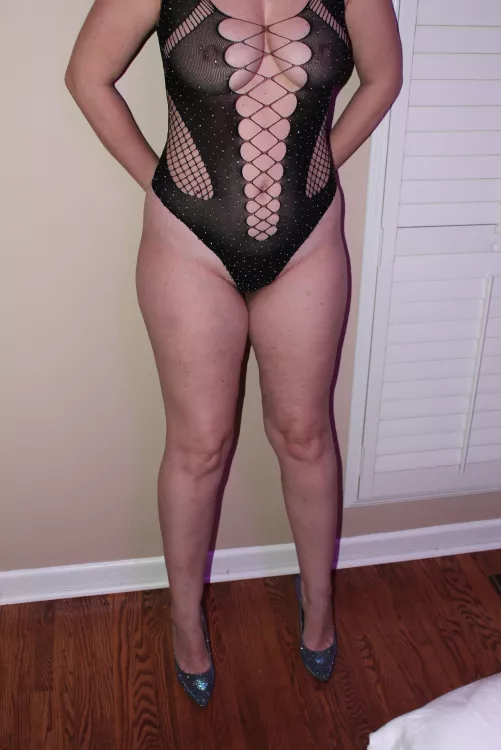 Thinking of wearing this outfit on my next outing while hubby's at home, what do you think?