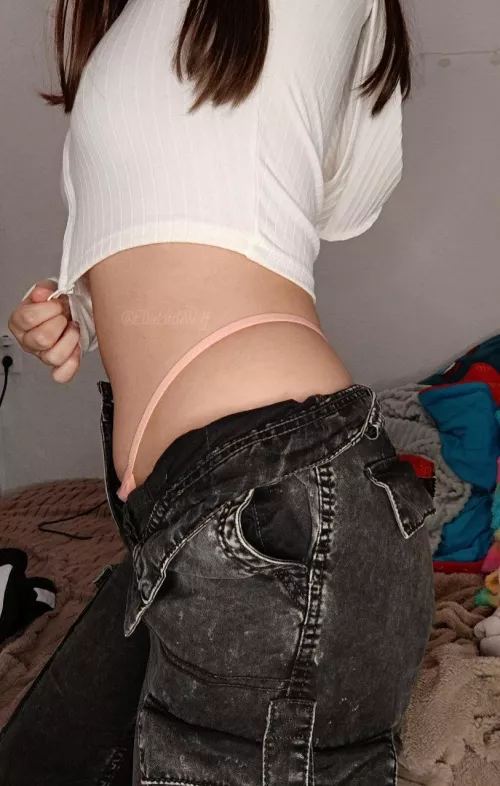 what's the first thing u notice on a short girl like me I love older men, but sometimes they're too shy to approach me