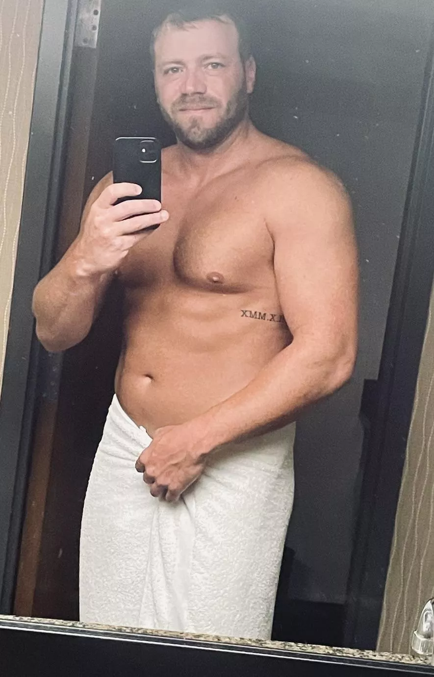 Who wants to see a towel drop? [40]