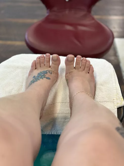 Who’s sucking on these naked toes??