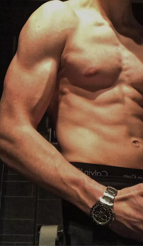 18 looking for a hot young twink dm me with a pic