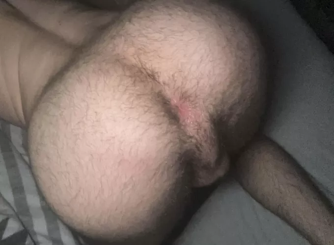 19, any black kings here who like hairy white boys?♠️