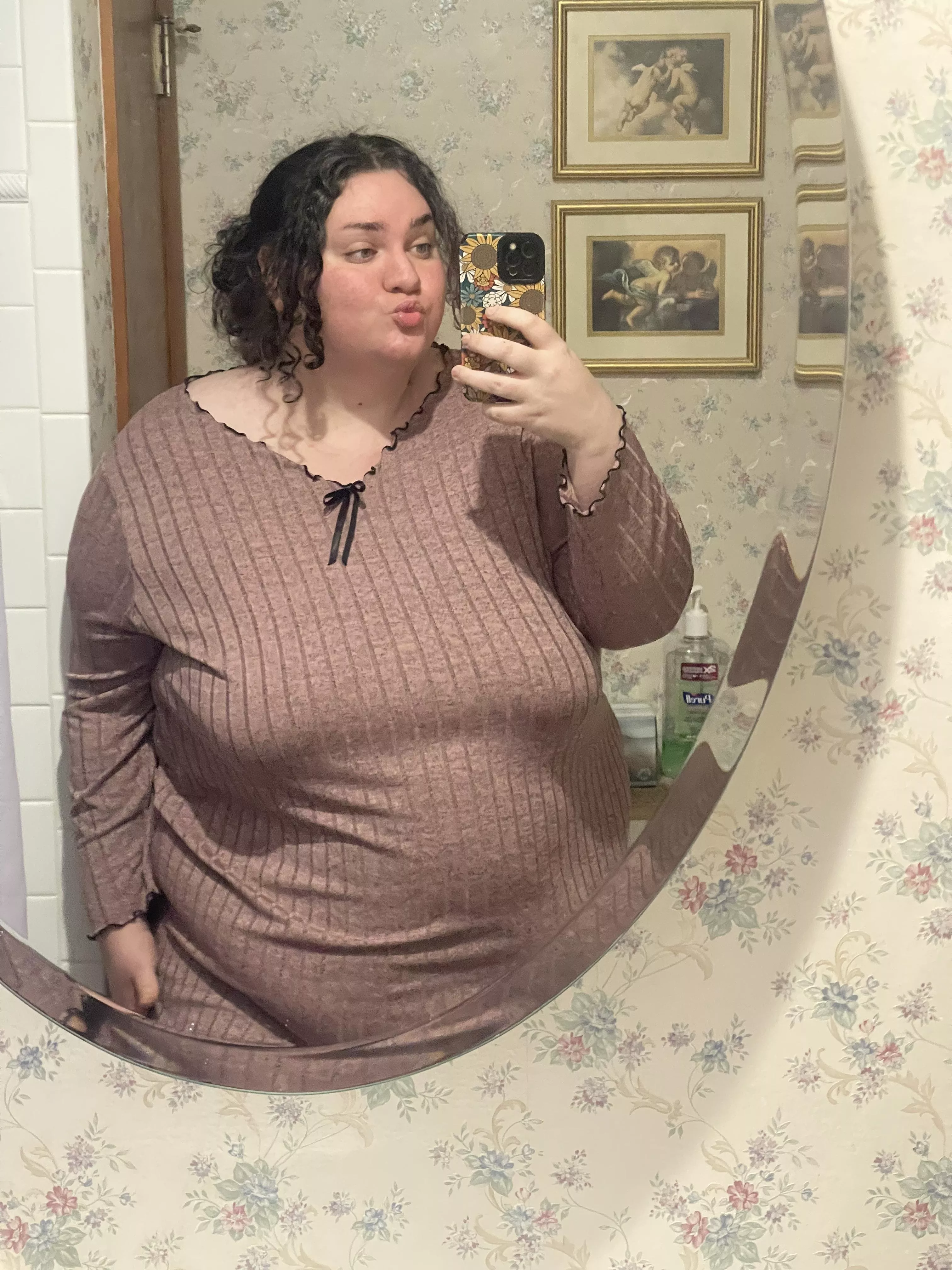 22F | fat nerd. do u like my muumuu haha