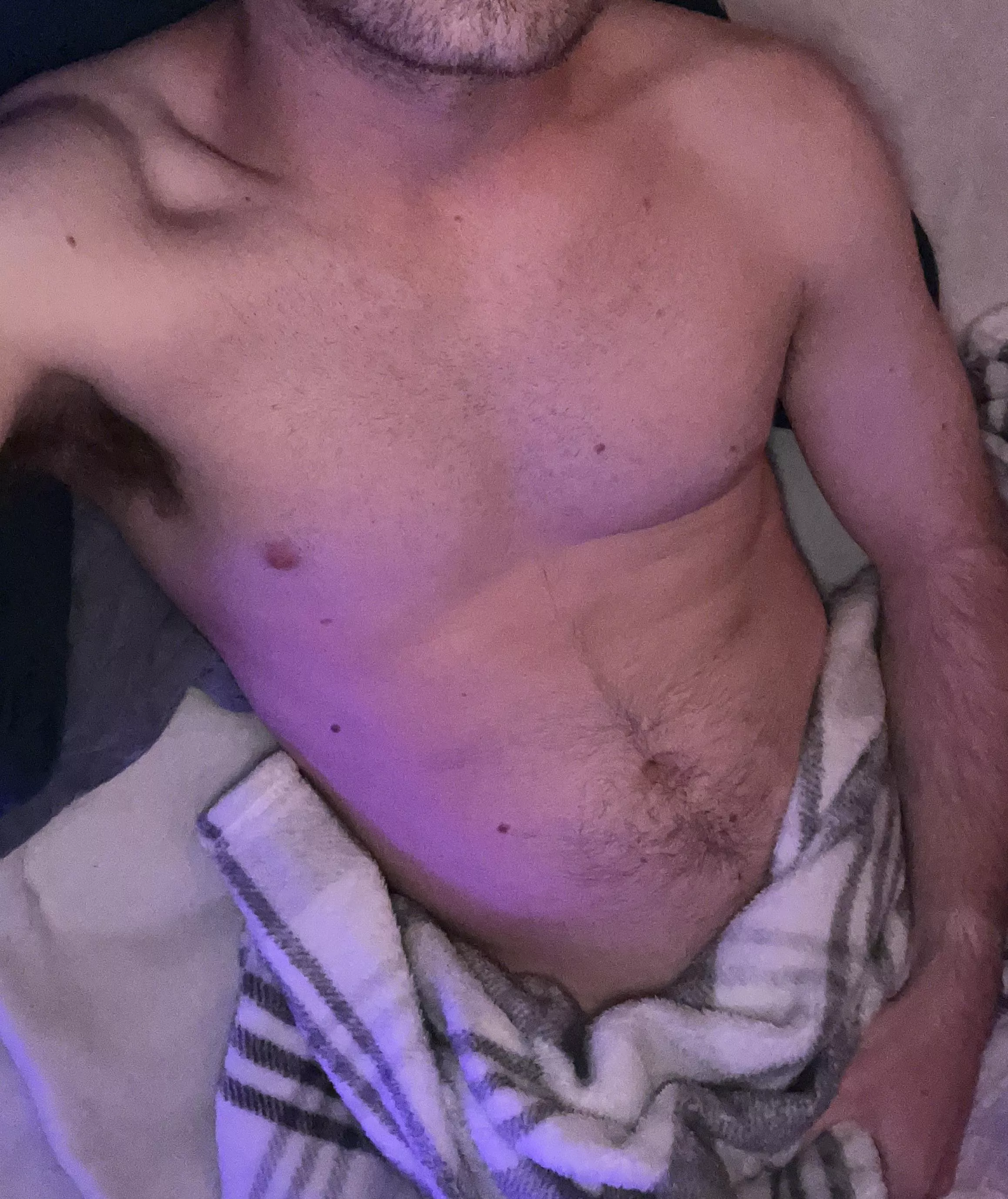 24 bi guy. Chill dudes let’s jerk. Snap: @r2020le