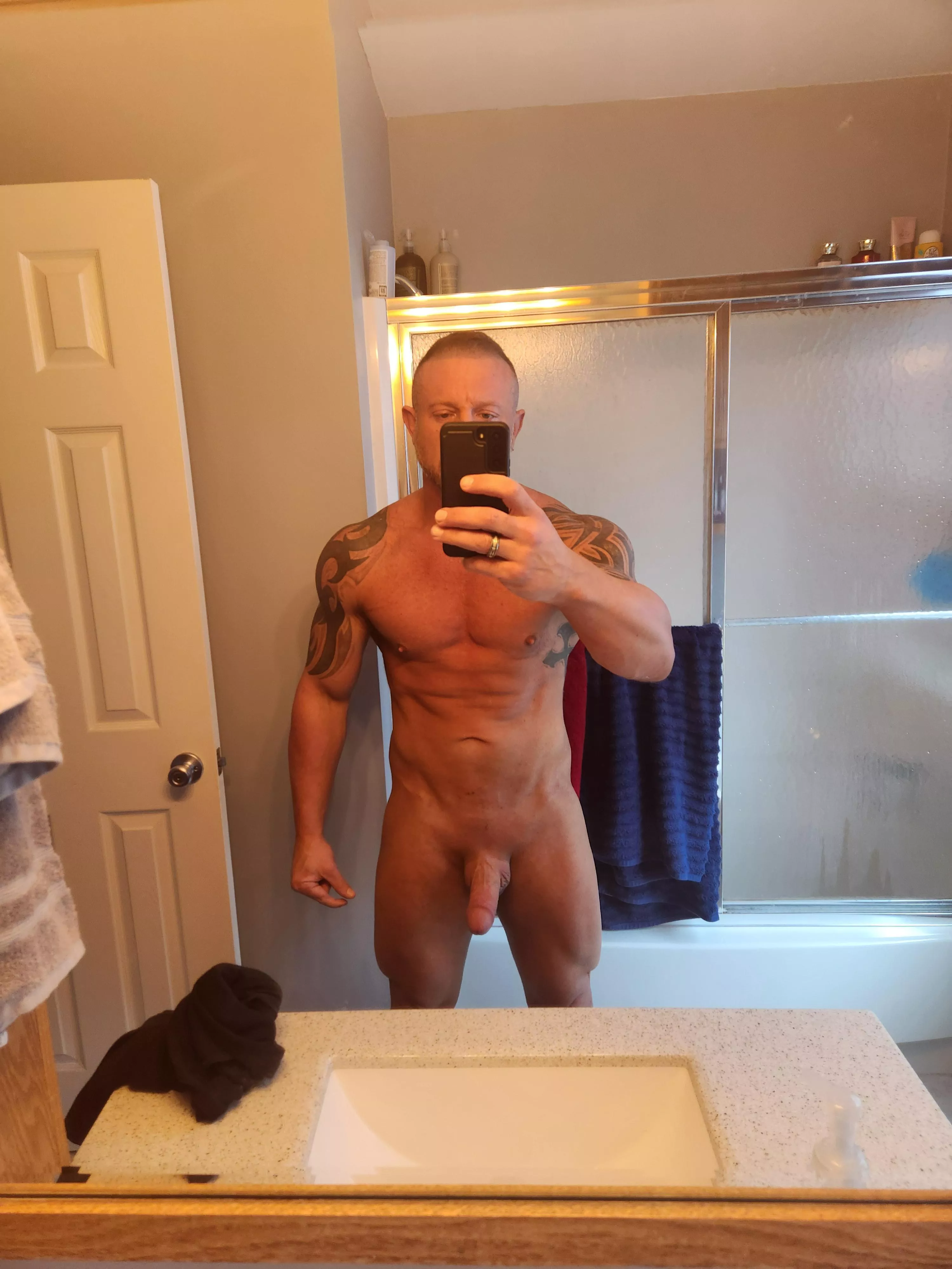 (43) family shopping. Naked Daddy