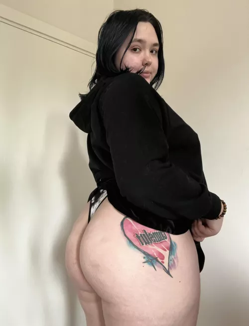 A professional cumslut who knows her job