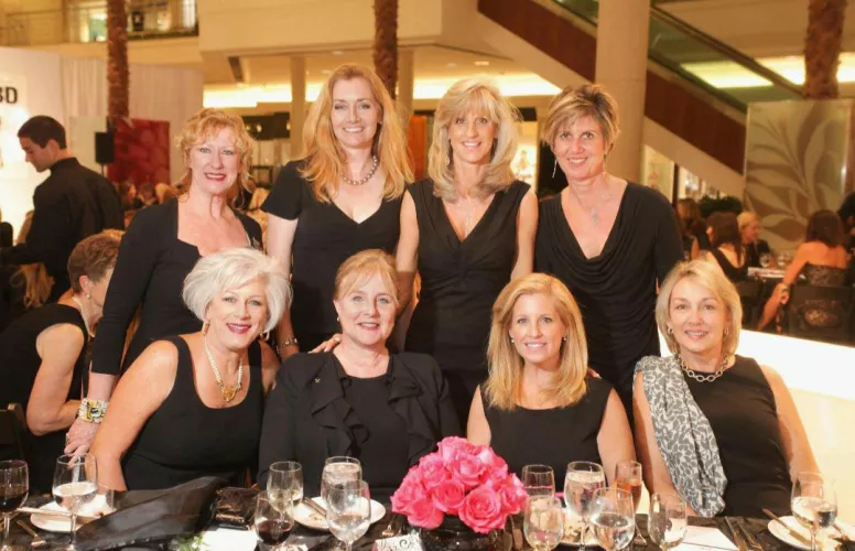 A sexy group of milfs & gilfs💯🔥