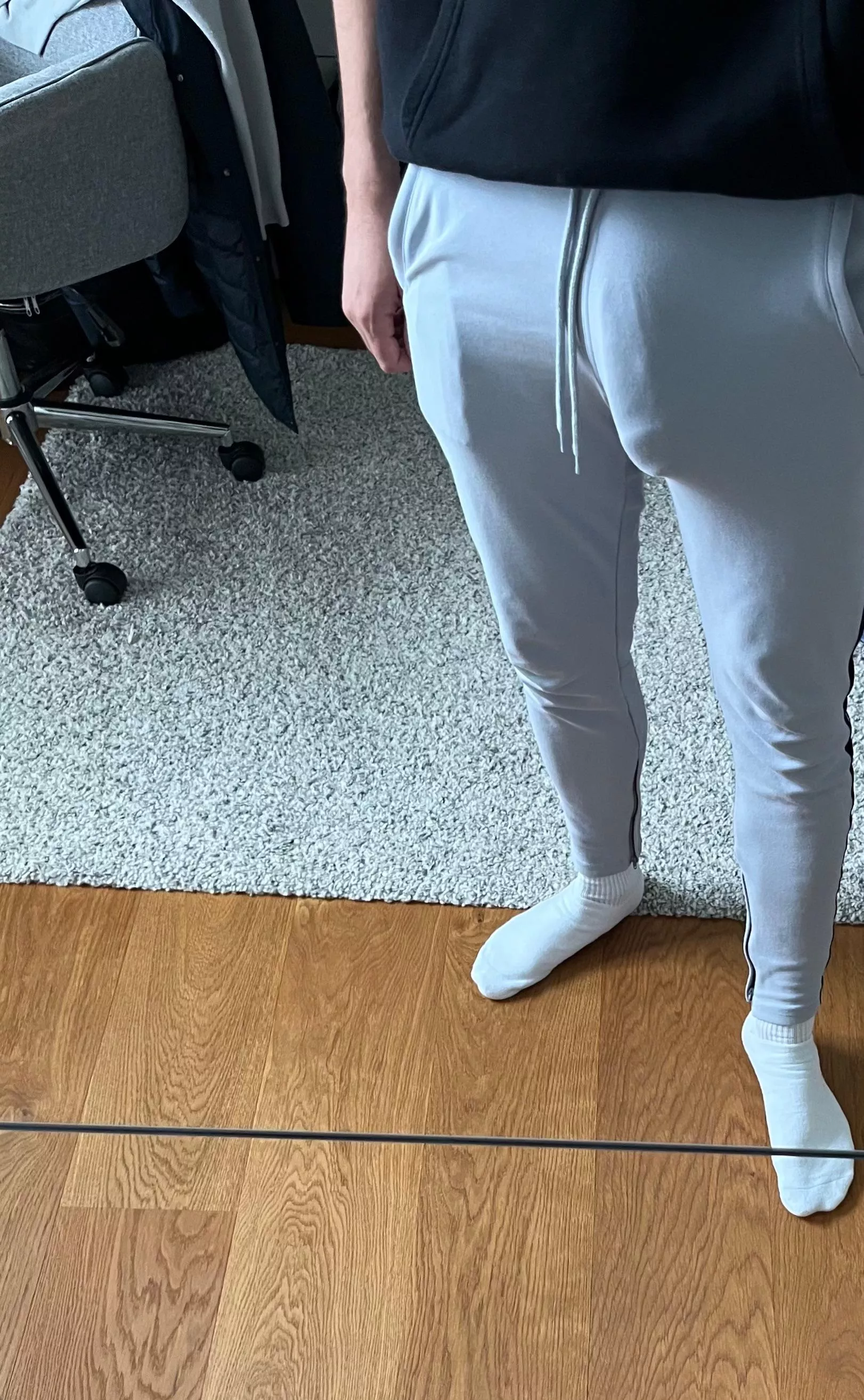 About to go grocery shopping in this outfit 😳