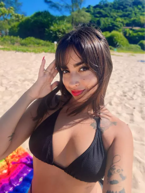 any older guys into short 18yo petite girls with daddy issues?