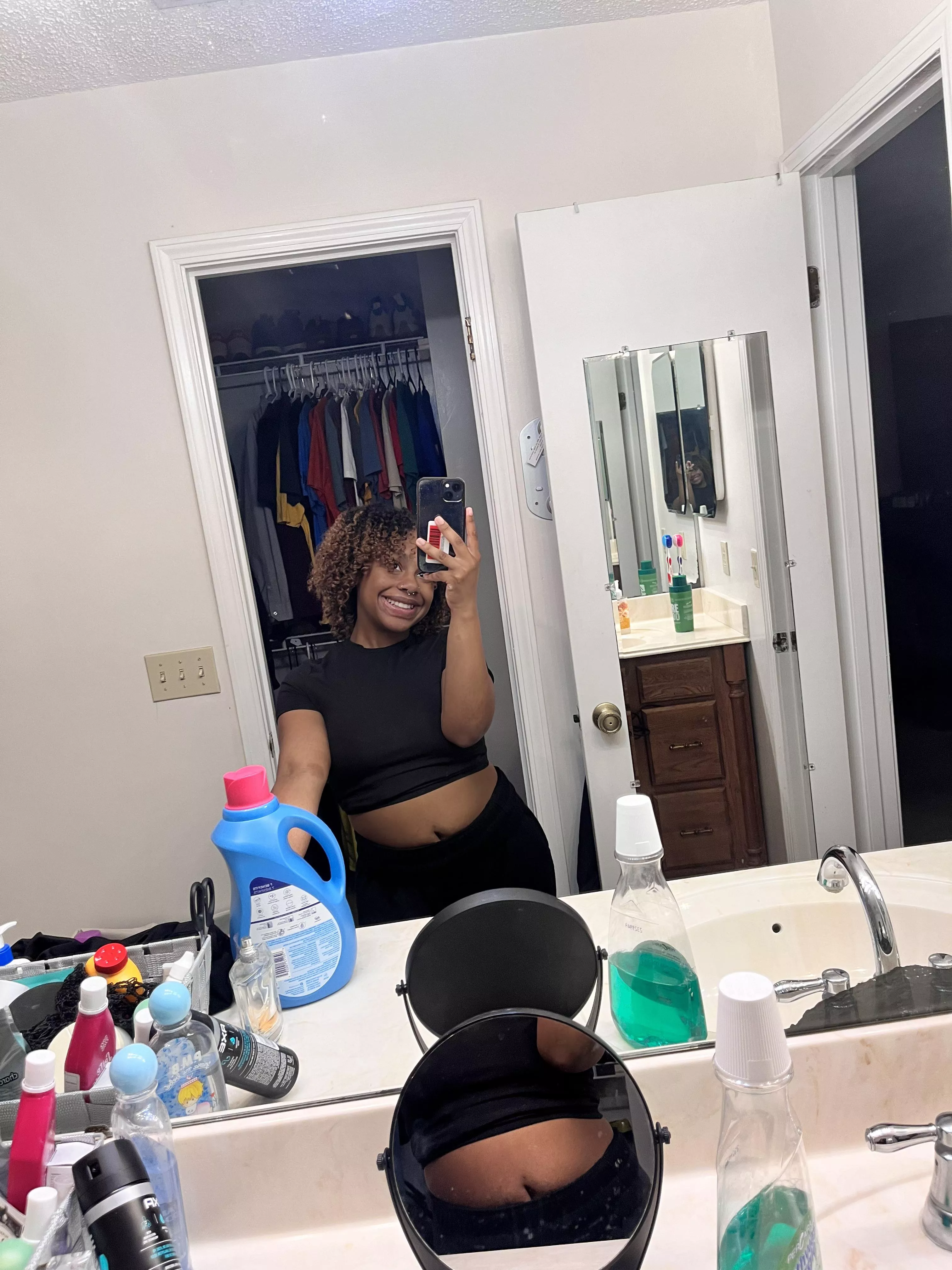 Belly button fetish, anyone 🤔