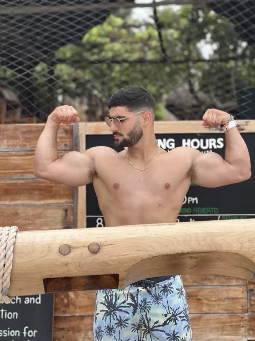 Big biceps . Big pits. Everything Big